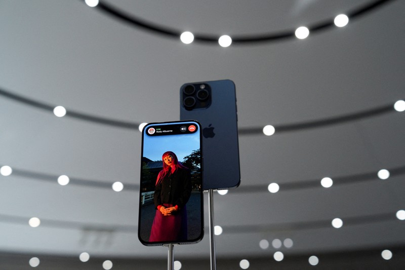 Apple resmi meluncurkan iPhone 15. (REUTERS/Loren Elliott) Apple resmi meluncurkan iPhone 15. (REUTERS/Loren Elliott)