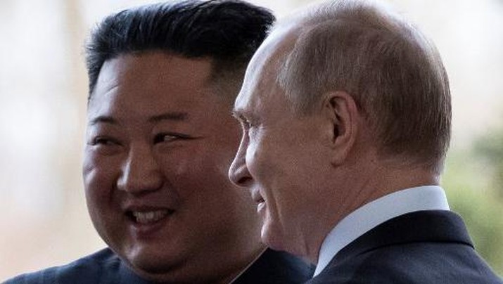 (FILES) Russian President Vladimir Putin welcomes North Korean leader Kim Jong Un prior to their talks at the Far Eastern Federal University campus on Russky island in the far-eastern Russian port of Vladivostok on April 25, 2019. North Korea's leader Kim Jong Un departed Pyongyang on September 12, 2023 on a train to Russia where he is due to hold a rare meeting with President Vladimir Putin, state media reported early September 12, 2023. (Photo by Alexander Zemlianichenko / POOL / AFP)