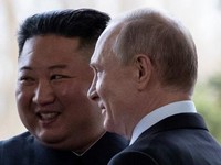 Putin Sayang Kim Jong Un, Rusia Beri Teknologi Nuklir Kapal ke Korut