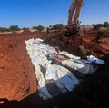 Jenazah korban ditempatkan di kuburan massal setelah badai dahsyat dan hujan lebat di Libya, di Derna, Libya 12 September 2023. (REUTERS/Ayman Al-Sahili)