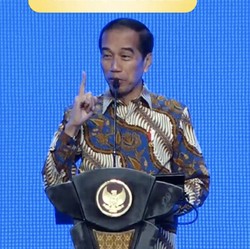Gara-gara Backdrop Panggung Kuning, Jokowi Sindir Airlangga