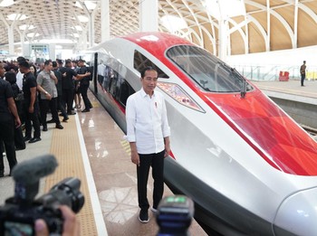 Jokowi Resmikan Kereta Cepat Whoosh Hari Ini