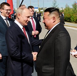 Putin Hadiahi Kim Jong Un Mobil Buatan Rusia, AS 'Kebakaran Jenggot'