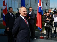 Hacker Rusia Mau Musnahkan Bukti Kejahatan Perang Putin