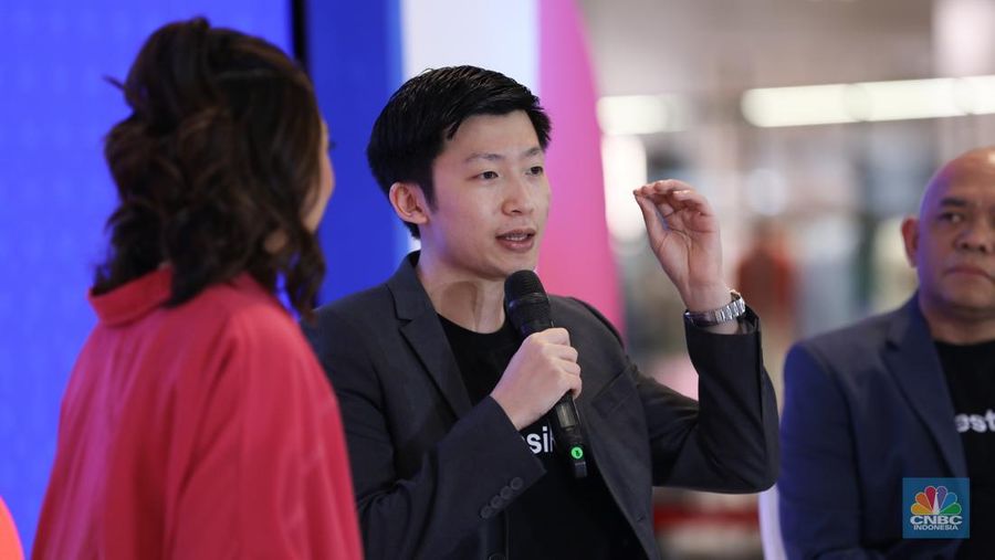 Andry Hakim, Stock Investor saat berbincang berbagi pengalaman dalam acara Investment Expo 2023 di Central Park, Jakarta, Kamis (14/9/2023). (CNBC Indonesia/Tri Susilo)