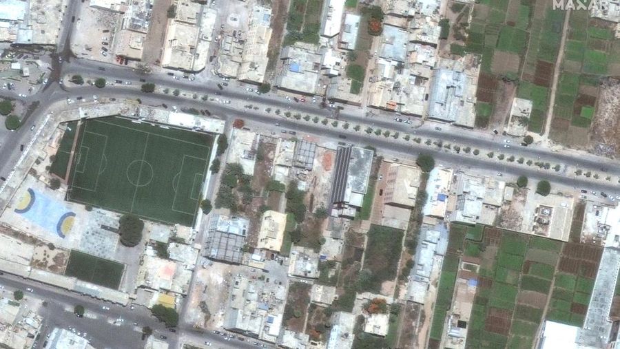 Foto Kolase dari sebuah layanan satelit menunjukkan wilayah Libya sebelum dan sesudah terjadinya banjir dahsyat. (Maxar Technologies/Handout via REUTERS)