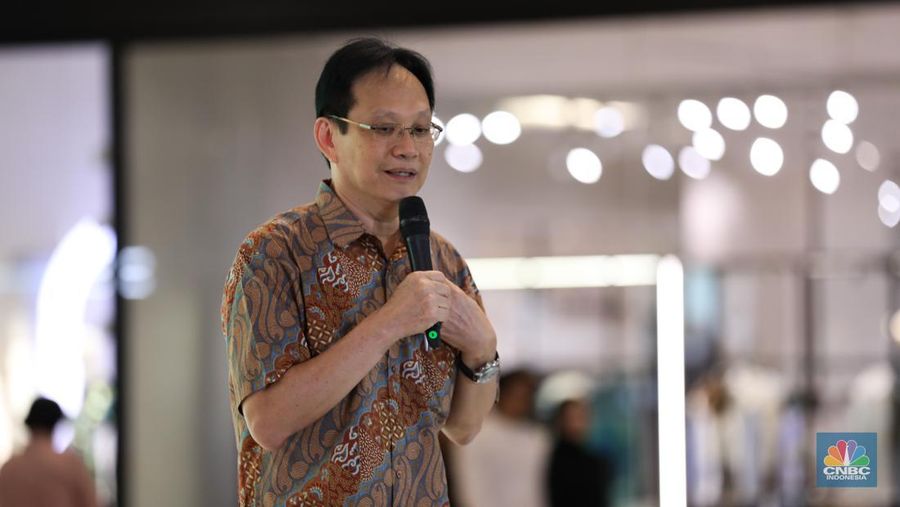 Lukas Setia Atmaja, Akademisi & Founder Hungrystock saat berbincang berbagi pengalaman dalam acara Investment Expo 2023 di Central Park, Jakarta, Kamis (14/9/2023). (վ/Tri Susilo)
