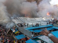 Kebakaran Dahsyat Lahap Pasar Tradisional, 8 Tewas dan 15 Terluka