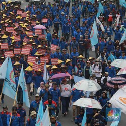 Penampakan Buruh Mulai Ramai-Ramai Kuasai Jalanan Thamrin