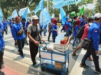 Demo Buruh di Patung Kuda Bubar, Akses Jalan Kembali Dibuka