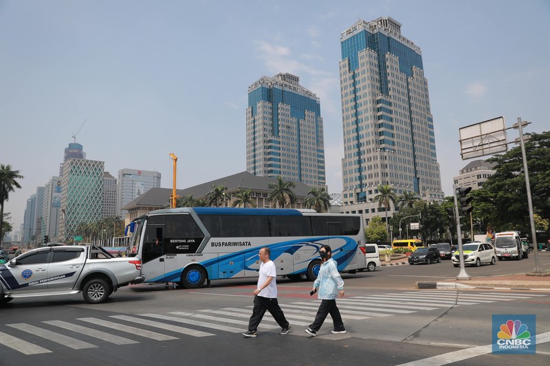 Rekayasa lalu lintas di kawasan Patung Kuda Jakarta, Kamis (14/9/2023). (CNBC Indonesia/Muhammad Sabki)