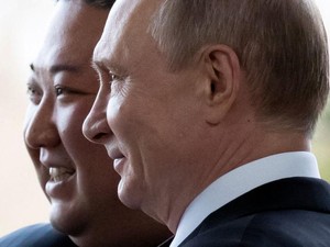 Foto Putin-Bendera Rusia Hiasi Jalanan Pyongyang Jelang Kunjung Langka