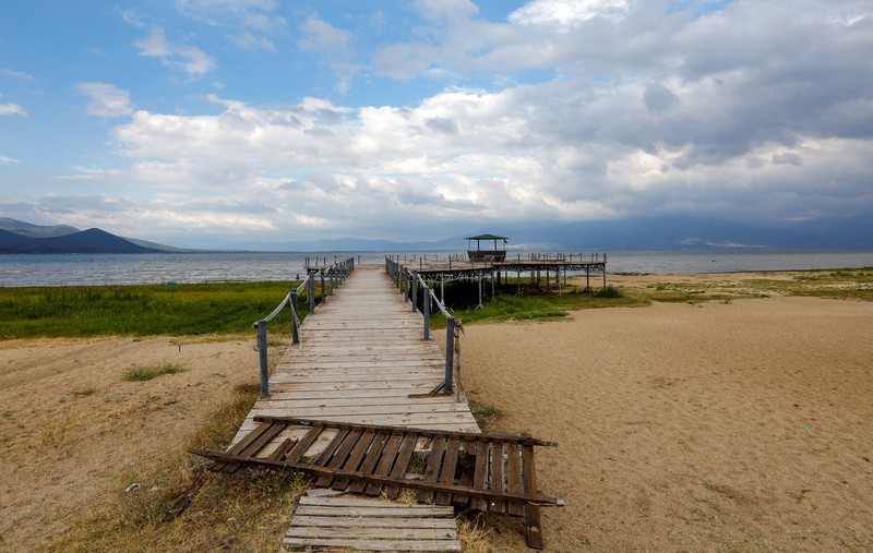 Danau Prespa yang meruipakan danau tertua di Eropa mengalami kekeringan. (REUTERS/Ognen Teofilovski)