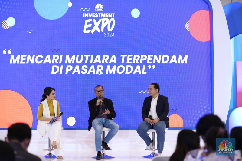Suasana pengunjung memadati acara Investment Expo 2023 di Central Park Mall, Jakarta, Jum'at (15/9/2023). Suasana pengunjung memadati acara Investment Expo 2023 di Central Park Mall, Jakarta, Jum'at (15/9/2023). (CNBC Indonesia/Tri Susilo)