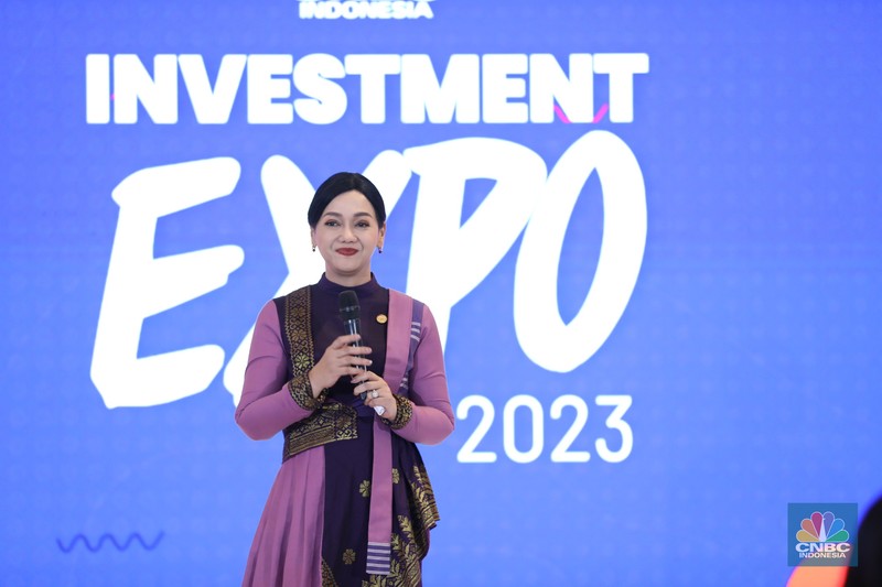 Suasana pengunjung memadati acara Investment Expo 2023 di Central Park Mall, Jakarta, Jum'at (15/9/2023). (CNBC Indonesia/Tri Susilo)