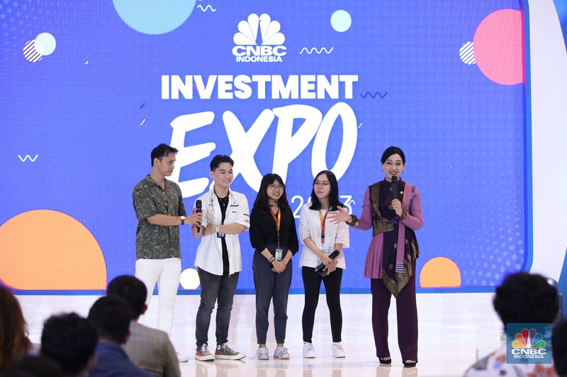 Suasana pengunjung memadati acara Investment Expo 2023 di Central Park Mall, Jakarta, Jum'at (15/9/2023). (CNBC Indonesia/Tri Susilo)