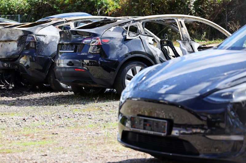 Kondisi mobil Tesla Model Y yang terbakar, di Frankfurt, Jerman. (REUTERS/Wolfgang Rattay) Kondisi mobil Tesla Model Y yang terbakar, di Frankfurt, Jerman. (REUTERS/Wolfgang Rattay)