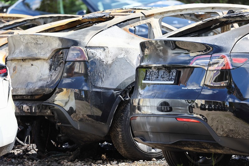 Kondisi mobil Tesla Model Y yang terbakar, di Frankfurt, Jerman. (REUTERS/Wolfgang Rattay) Kondisi mobil Tesla Model Y yang terbakar, di Frankfurt, Jerman. (REUTERS/Wolfgang Rattay)