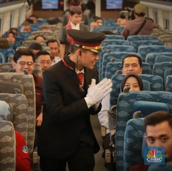 Happy! Warga DKI Jajal Kereta Cepat Jakarta-Bandung Gratis