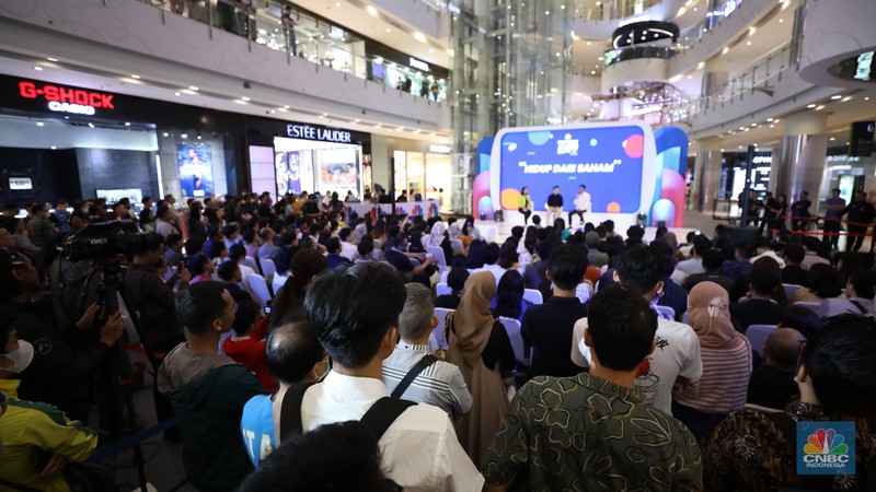 Suasana pengunjung memadati acara Investment Expo 2023 di Central Park Mall, Jakarta, Jum'at (15/9/2023). Suasana pengunjung memadati acara Investment Expo 2023 di Central Park Mall, Jakarta, Jum'at (15/9/2023). (CNBC Indonesia/Tri Susilo)
