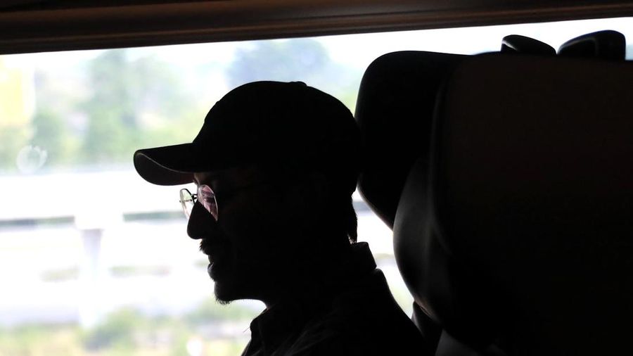 Suasana penumpang KCJB yang berada dalam kereta dalam kecepatan speed di atas 300km/h, Jakarta, Jumat, (15/9). (CNBC Indonesia/Muhammad Sabki)