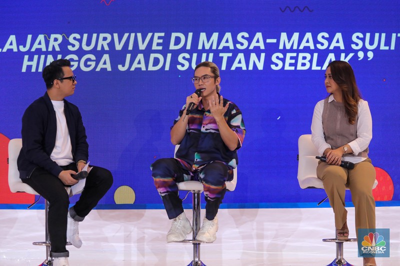 Entrepreneur Theo Derick berbagi pengalaman dalam acara Investment Expo 2023 di Central Park Mall, Jakarta, Sabtu (16/9/2023). (CNBC Indonesia/Faisal Rahman)
