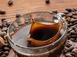Rutin Minum Kopi Bisa Cegah Paparan COVID-19 yang Kembali Naik