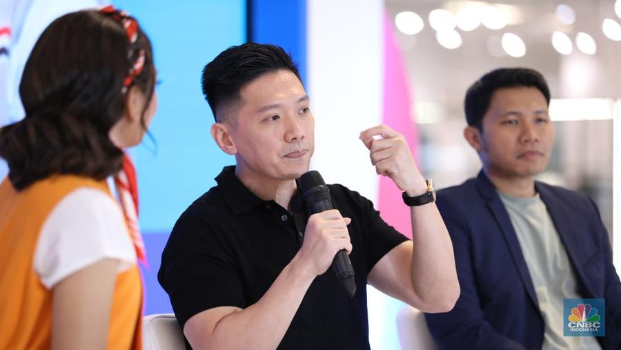 Enterpreneur Andrew Susanto saat berbincang berbagi pengalaman dalam acara Investment Expo 2023 di Central Park, Jakarta, Minggu (17/9/2023). (CNBC Indonesia/Tri Susilo)