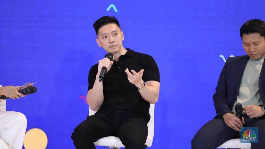 Enterpreneur Andrew Susanto saat berbincang berbagi pengalaman dalam acara Investment Expo 2023 di Central Park, Jakarta, Minggu (17/9/2023). (CNBC Indonesia/Tri Susilo)