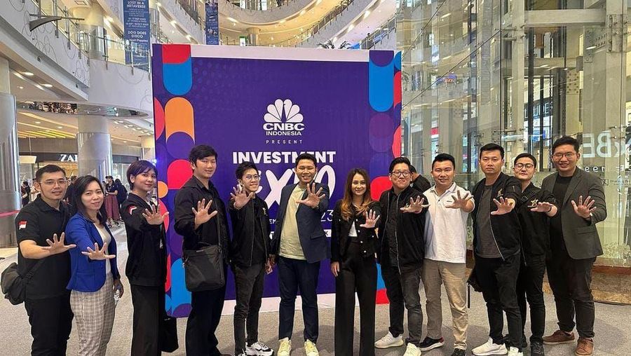 Komunitas Idepreneurs Club Berfoto di CNBC Indonesia Investment Expo 2023 di Mall Central Park, Jakarta, Minggu (17/9/2023).