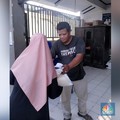 Bantuan Beras Jokowi Sudah Mendarat di Warga Kebon 200 DKI