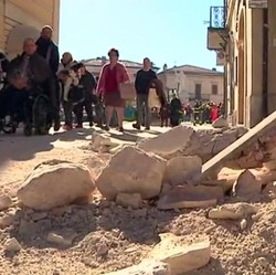Gempa Guncang Italia, Warga Panik Berhamburan ke Jalan