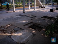 Terbengkalai! Taman Dukuh Atas Warisan Anies Rusak Parah