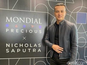 Gokil! Nicholas Saputra Diam Saat Live Instagram, Tembus 10 Ribu Penonton
