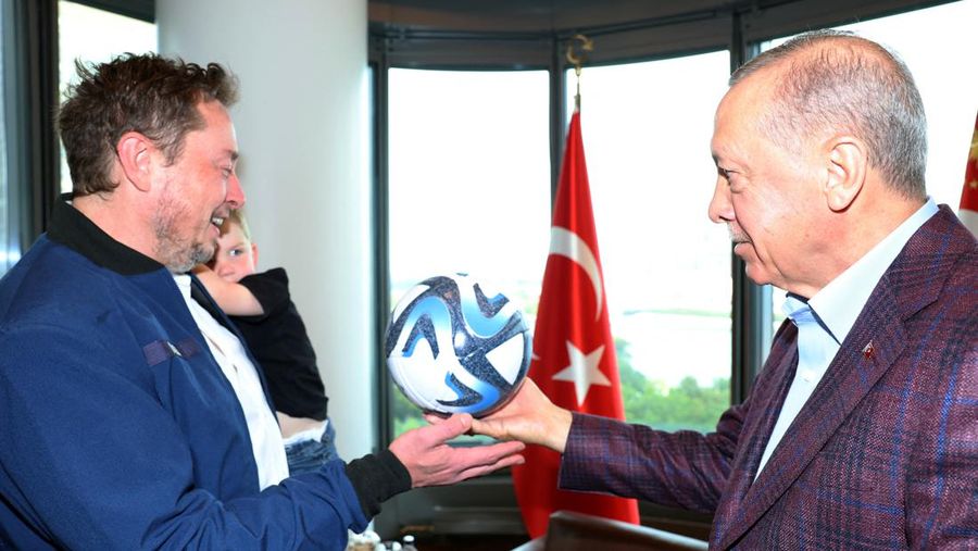 Turkey's President Tayyip Erdogan presents a ball as he meets with Tesla CEO Elon Musk in New York, U.S., September 17, 2023. Murat Cetinmuhurdar/PPO/Handout via REUTERS THIS IMAGE HAS BEEN SUPPLIED BY A THIRD PARTY. NO RESALES. NO ARCHIVES