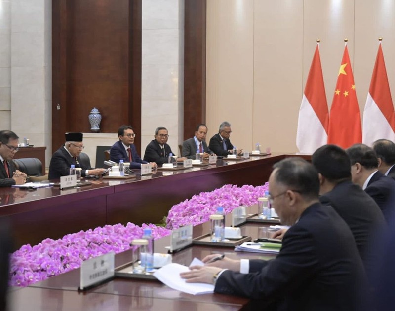 Wakil Presiden Ma'ruf Amin saat melakukan pertemuan bilateral dengan Perdana Menteri (PM) Tiongkok, Li Qiang. Wakil Presiden Ma'ruf Amin saat melakukan pertemuan bilateral dengan Perdana Menteri (PM) Tiongkok, Li Qiang. (Instagram @kyai_marufamin)
