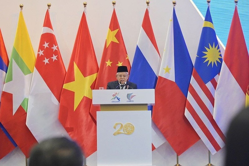 Wakil Presiden Ma'ruf Amin saat melakukan pertemuan bilateral dengan Perdana Menteri (PM) Tiongkok, Li Qiang. Wakil Presiden Ma'ruf Amin saat melakukan pertemuan bilateral dengan Perdana Menteri (PM) Tiongkok, Li Qiang. (Instagram @kyai_marufamin)