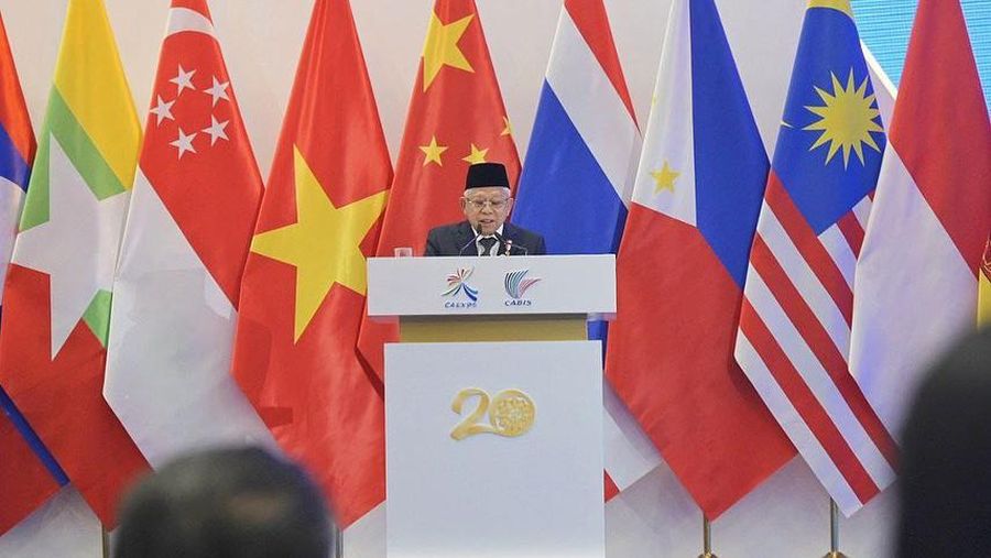 Wakil Presiden Ma'ruf Amin saat melakukan pertemuan bilateral dengan Perdana Menteri (PM) Tiongkok, Li Qiang. (Instagram @kyai_marufamin)