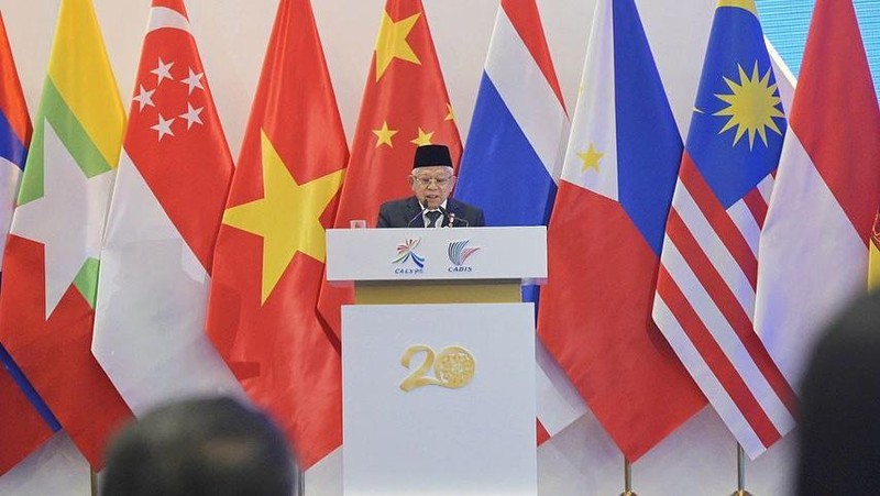 Wakil Presiden Ma'ruf Amin saat melakukan pertemuan bilateral dengan Perdana Menteri (PM) Tiongkok, Li Qiang. (Instagram @kyai_marufamin)