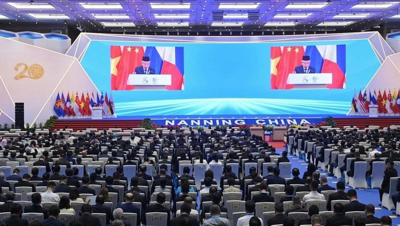 Wakil Presiden Ma'ruf Amin saat melakukan pertemuan bilateral dengan Perdana Menteri (PM) Tiongkok, Li Qiang. (Instagram @kyai_marufamin)