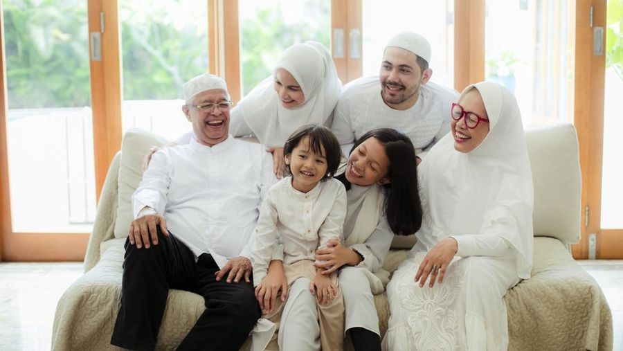 Ilustrasi keluarga dan nenek kakek