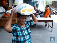 Awas Migor Langka Terulang! Beli Beras Murah Bulog Dibatasi