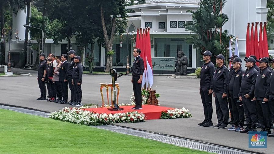 Presiden Joko Widodo (Jokowi) melepas kontingen atlet Asian Games di Hangzhou, China, di halaman Istana Merdeka, Selasa (19/9/2023). Jokowi melepas 576 atlet hingga official yang berlaga di 30 cabang olah raga. (²©²ÊÍøÕ¾/Emir)