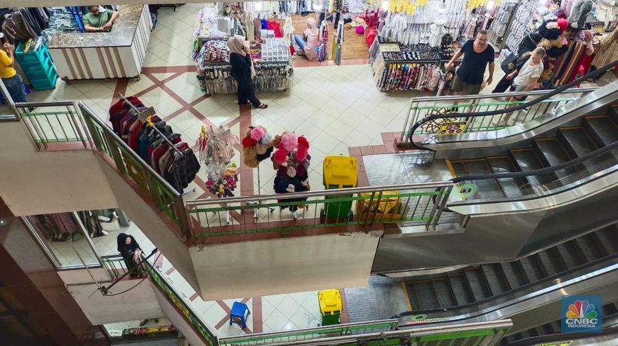 Suasana Tanah Abang blok A dan B, Jakarta, Selasa 19/9. (CNBC Indonesia/Martyasari Rizky)