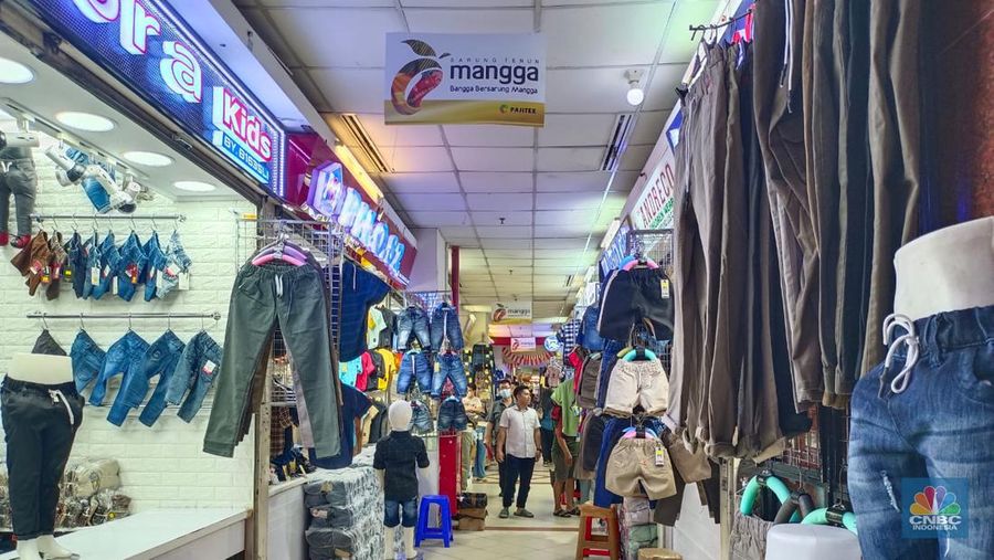 Suasana Tanah Abang blok A dan B, Jakarta, Selasa 19/9. (CNBC Indonesia/Martyasari Rizky)