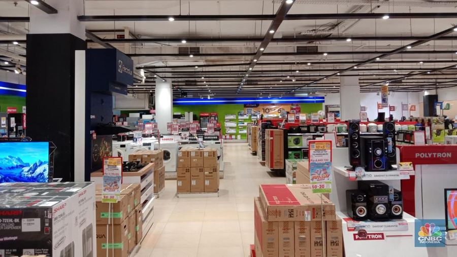 Transmart Full Day Sale kembali lagi bikin belanjamu jadi lebih hemat. Mulai pagi ini Selasa, 19 September 2023 di seluruh gerai Transmart yang ada di seluruh Indonesia. (CNBC Indonesia/Eqqi Saputra)