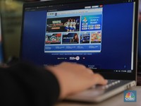 Warga RI Pakai Pinjol Buat Judi Online, OJK Buka Suara