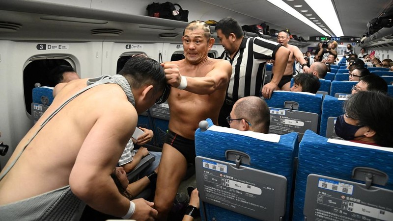 Minoru Suzuki and Sanshiro Takagi, wrestlers from Japanese professional wrestling promotion DDT Pro-Wrestling, fight inside Tokaido Shinkansen bullet train from Tokyo to Nagoya during a wrestling show in Japan September 18, 2023, in this handout photo released by JR Tokai (The Central Japan Railway Company).  JR Tokai/Handout via REUTERS  ATTENTION EDITORS - THIS IMAGE HAS BEEN SUPPLIED BY A THIRD PARTY. MANDATORY CREDIT. NO RESALES. NO ARCHIVES.