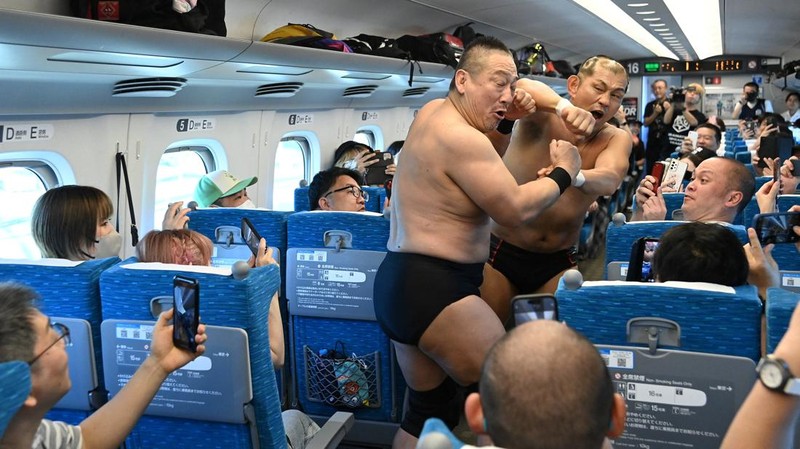 Minoru Suzuki and Sanshiro Takagi, wrestlers from Japanese professional wrestling promotion DDT Pro-Wrestling, fight inside Tokaido Shinkansen bullet train from Tokyo to Nagoya during a wrestling show in Japan September 18, 2023, in this handout photo released by JR Tokai (The Central Japan Railway Company).  JR Tokai/Handout via REUTERS  ATTENTION EDITORS - THIS IMAGE HAS BEEN SUPPLIED BY A THIRD PARTY. MANDATORY CREDIT. NO RESALES. NO ARCHIVES.