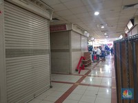 Tanah Abang Sepi Parah, Pedagang Banting Setir ke Ojek Online